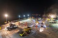 Belagsarbeiten mit Walzen im Flughafen Zürich.