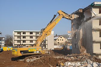 Sonnenhof Regensdorf Bagger beim Gebäudeabbruch