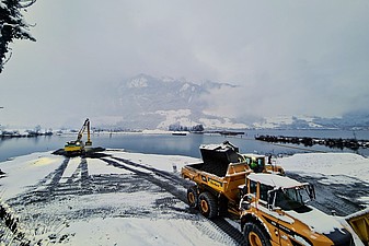 Schüttungen mittels Langarm-Bagger