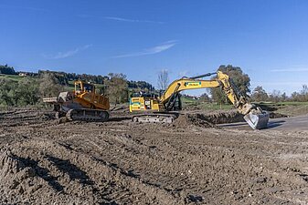 Aushub und Abtrag mit sofortigem Abtransport in Zwischenlager.