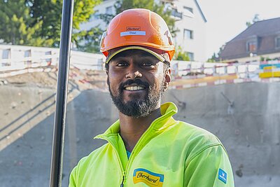 Thivithan arbeitet auf der Baustelle