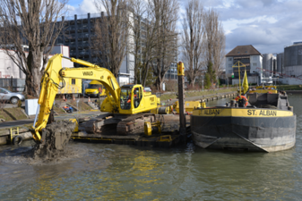 Nassbaggerung im Wendebecken Ausbaggern und Schuhboot