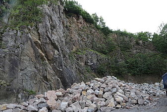 Lager an Flussbausteinen im Porphyrwerk Detzeln