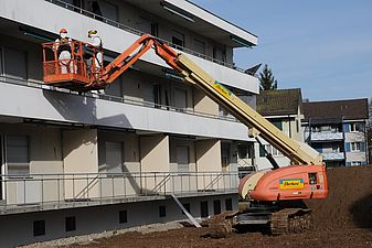 Sonnenhof Regensdorf Asbestsanierung mit Hebekran