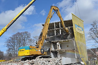 Einsatz des Schutzvorhangs bei Rückbauarbeiten