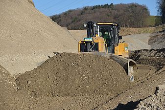 Kiesabbau mit Bulldozer