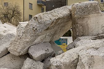 Betonabbruch wird auf der Baustelle separiert